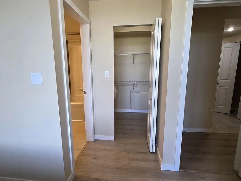 5068 Kwantlen St #1008 — Photo 11