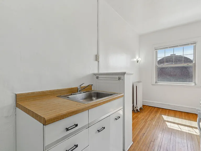 Summit Hill Apartments — Photo 9