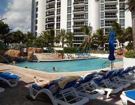 3rd image of 18101 Collins Ave APT 807
