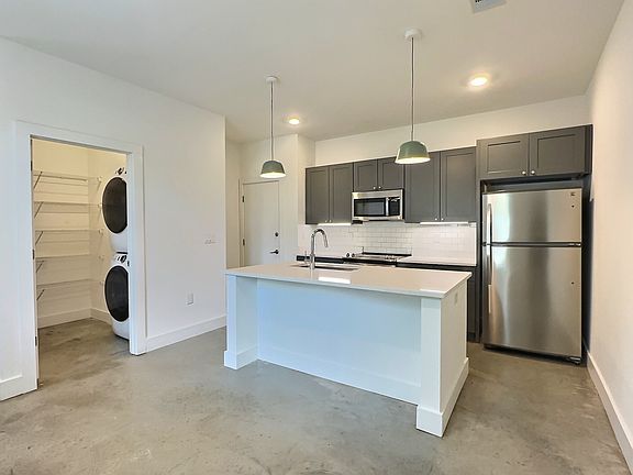 2nd image of 5052 Mercer St #5052