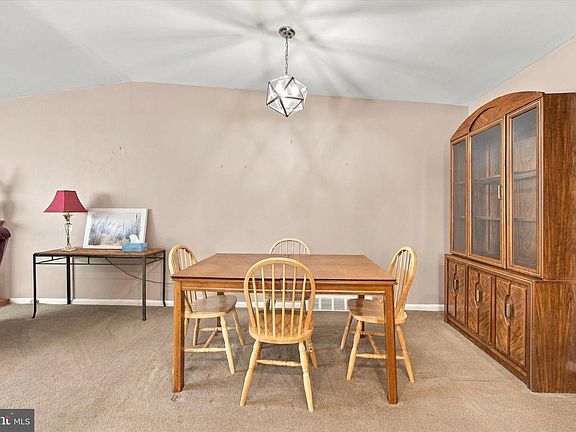 5th image of 9854 Cowden St