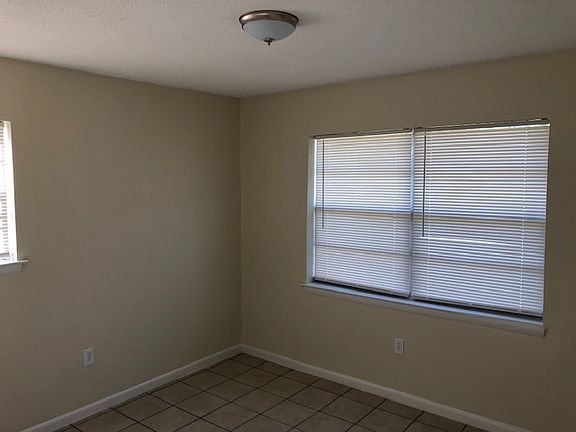 4th image of 403 Pine Hills Dr
