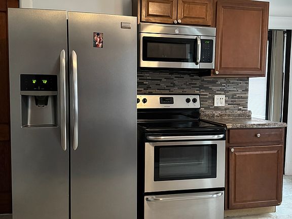 3rd image of 35 Mountford St