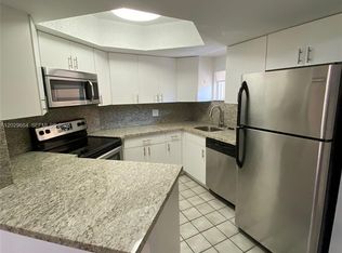 8323 Lake Dr APT 302, Doral, FL 33166