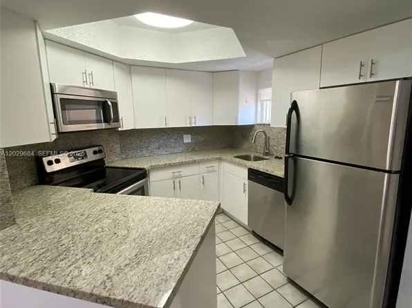 8323 Lake Dr, Doral, FL