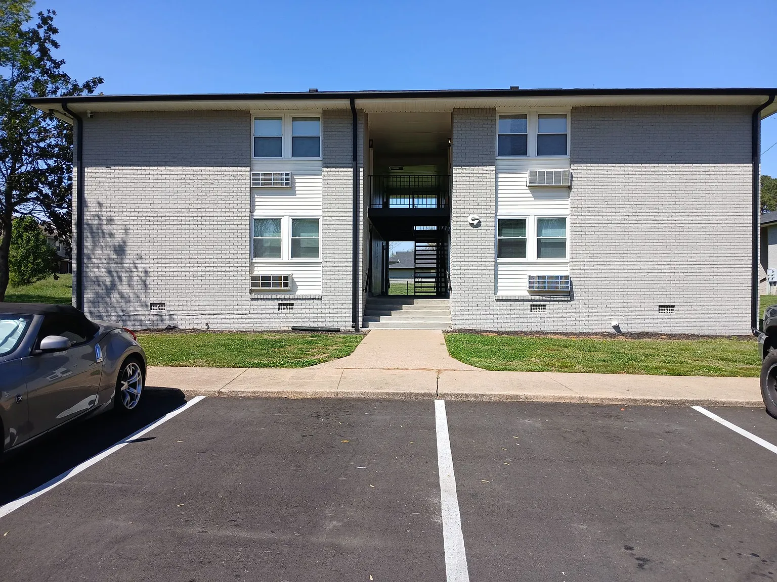 405 Oak Street — Photo 2