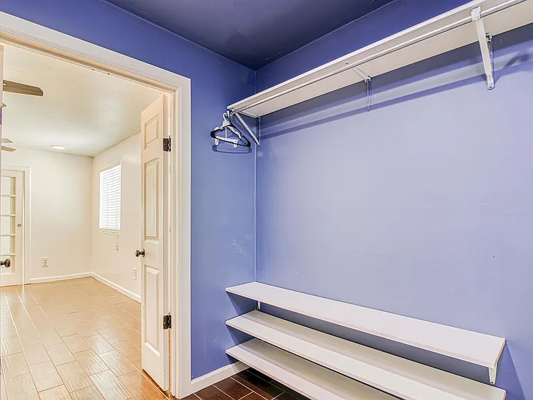 8613 Kingsway Dr — Photo 10