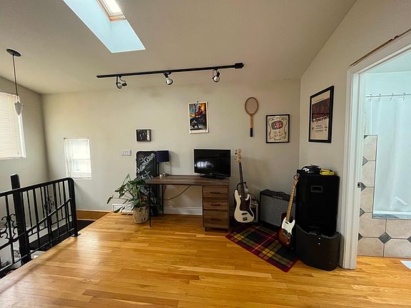 5th image of 2905 W Dickens Ave APT 2R