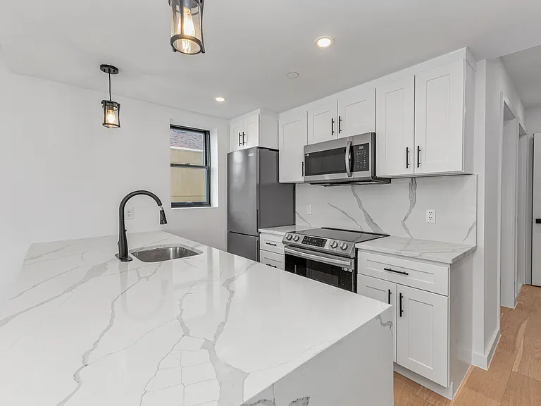 21-10 31st Ave #6F — Photo 7