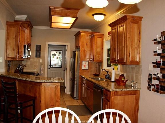 3rd image of 2370 Kendal Green Cir