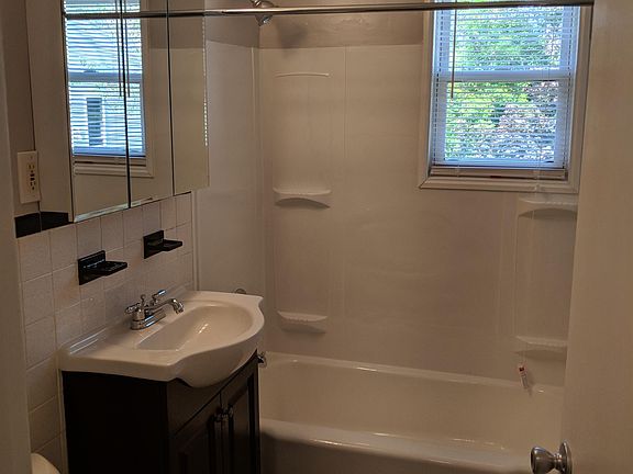 4th image of 15 Carpenter St APT B4
