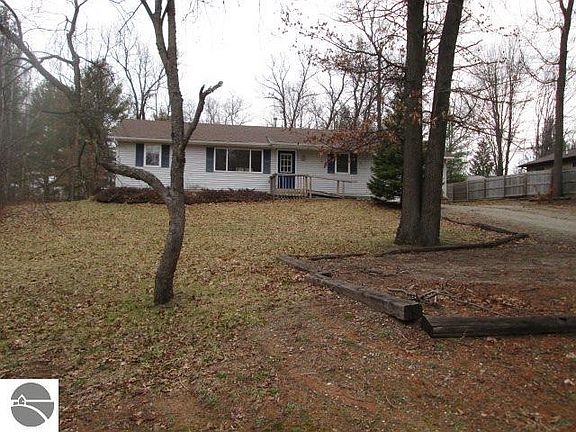 2nd image of 1549 N Ogemaw Trl