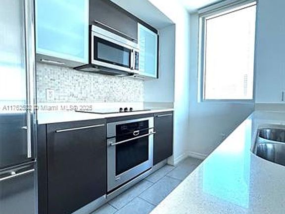 3rd image of 500 Brickell Ave APT 1601