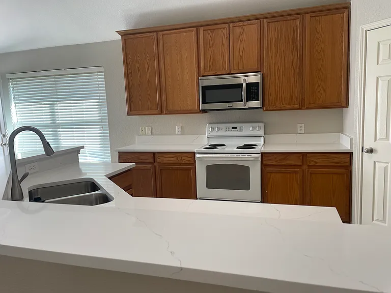 553 Presidio Dr — Photo 12