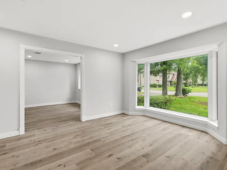 15215 Parkville Dr — Photo 29