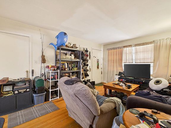 4th image of 775-777 N Smith Rd