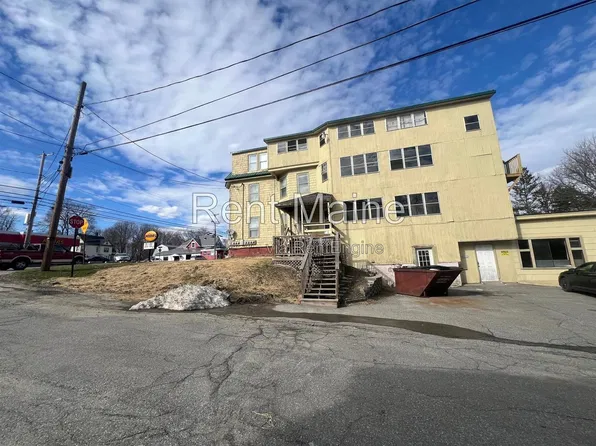 131 College Ave APT 4, Waterville, ME 04901