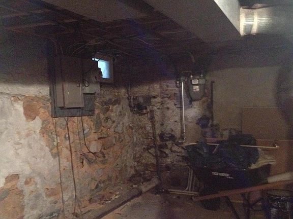 5th image of 810 W 6th St