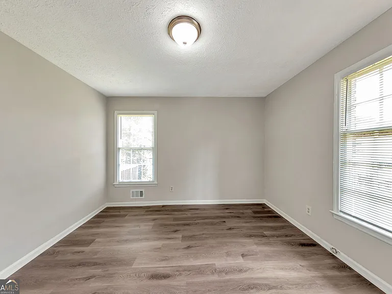 118 Victor Cir NW — Photo 11