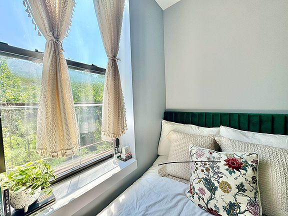3rd image of 204 Starr St #2B