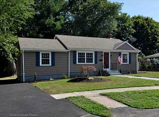 10 Marquette Dr, Warwick, RI 02888