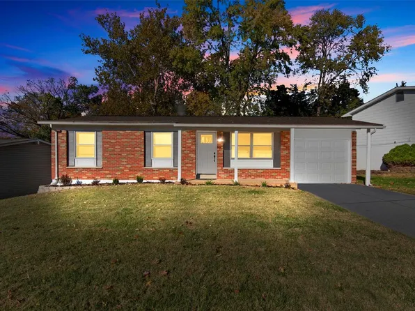 2267 Quality Dr, Maryland Heights, MO 63043