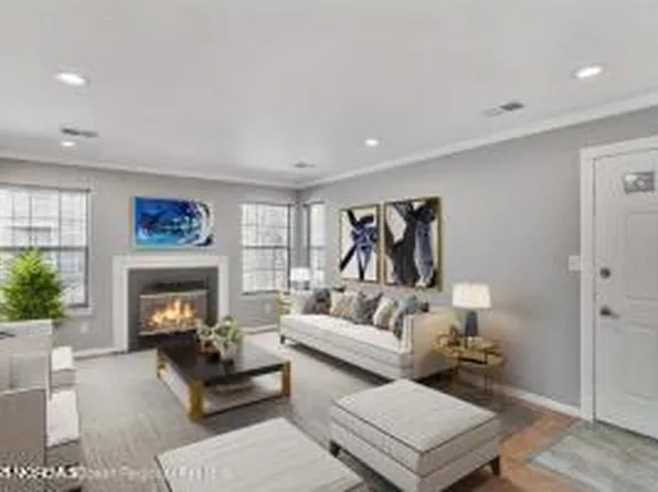 79 Crosspointe Dr, East Brunswick, NJ 08816