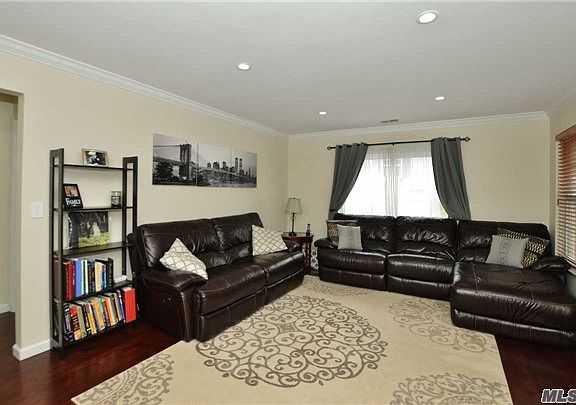 3rd image of 2 Biltmore Cir