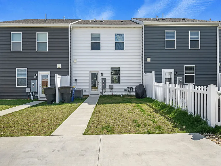 203 Ridgely Blvd — Photo 2