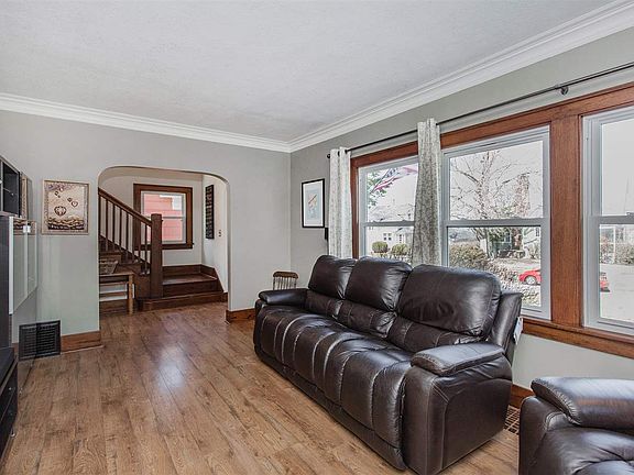 5th image of 411 E 30th St