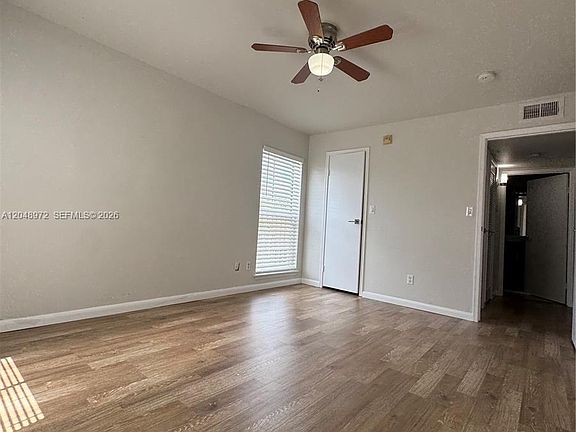 4th image of 733 S Riverside Dr #1236