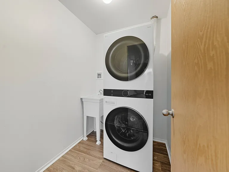 Washer/Dryer at Franklin River Apartments in Southfield