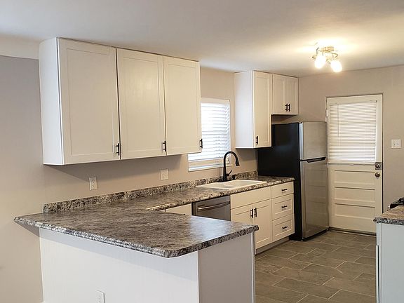 4th image of 7531 Oxford Dr #2