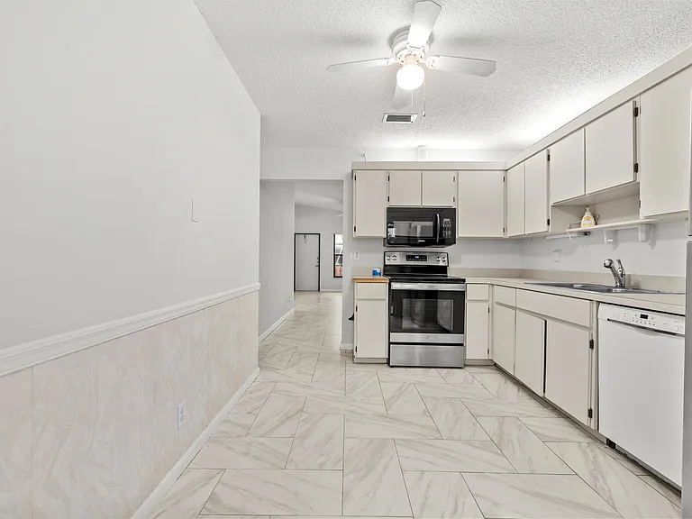 8019 SE Villa Cir — Photo 10