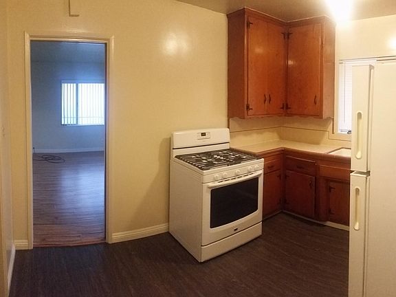 5th image of 1336 W 9th St