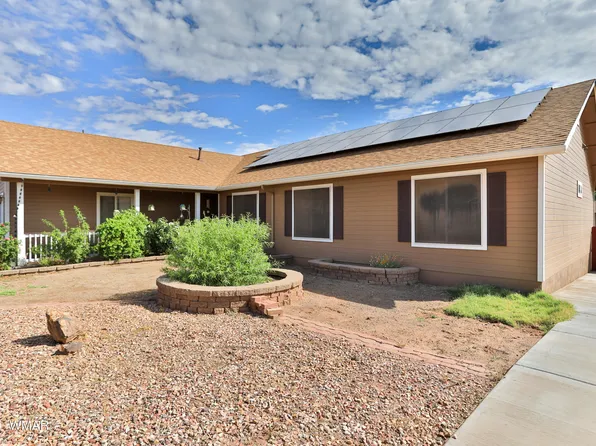 2044 Round House Dr, Winslow, AZ 86047