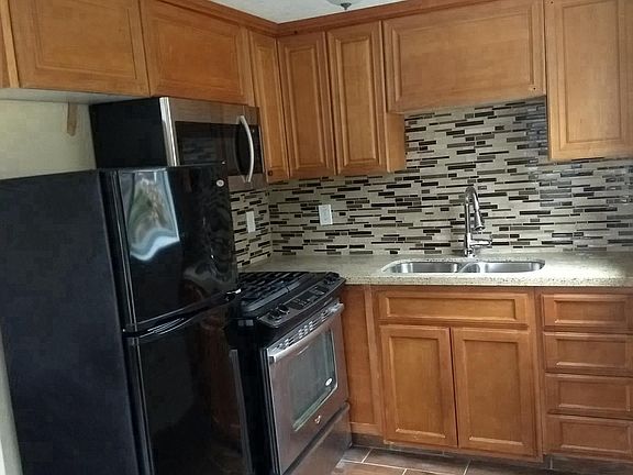 Kitchenette w/ SS Microwave, Range & Apt Frig