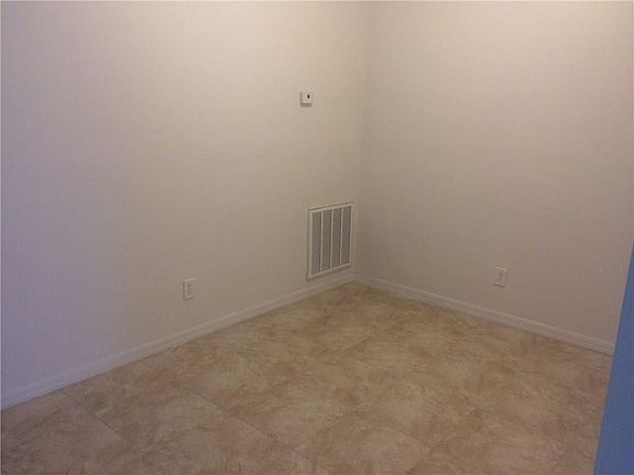 4th image of 3251 Hainlin Ave SE