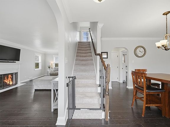 3rd image of 2004 Spring St