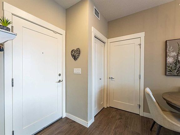 4th image of 10 Walgrove Walk SE #412