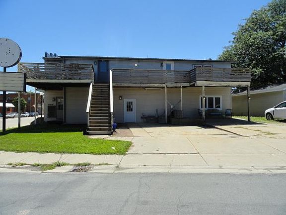 4th image of 1010 Mills St