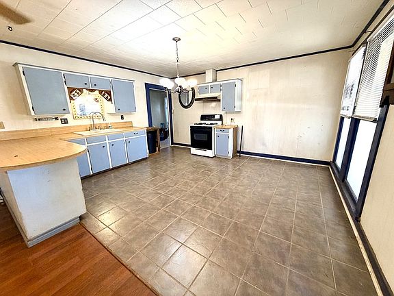 2nd image of 419 Main St