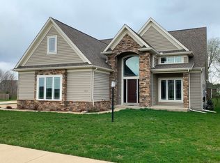 602 Silver Lake Ct, Savoy, IL 61874