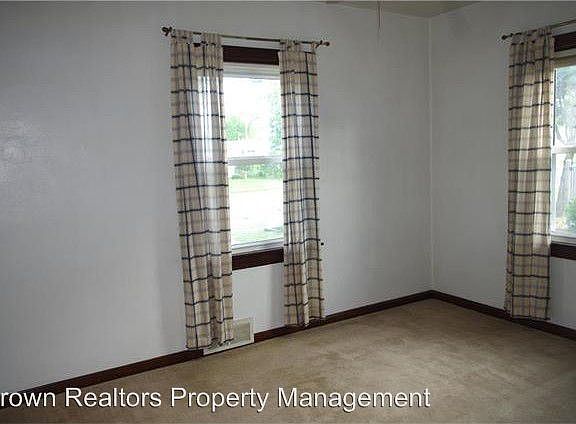 3rd image of 1139 E Lorena Ave