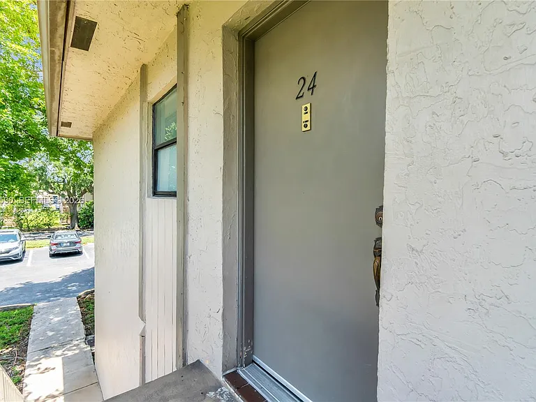 15350 SW 72nd St #24 — Photo 32
