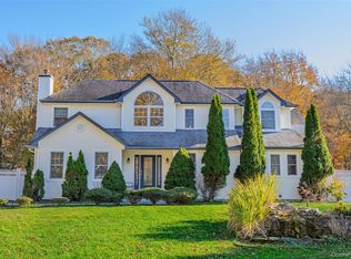 20 Tulip Court, Moriches, NY 11955