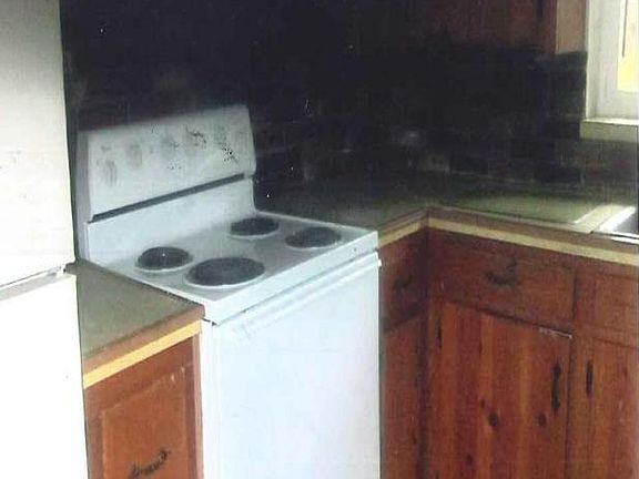 4th image of 816 Brookmont Ave E