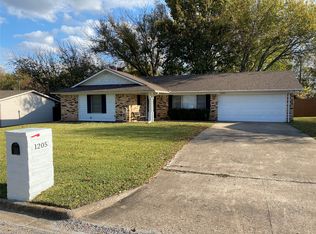 1205 S Valentine Dr, Sherman, TX 75090