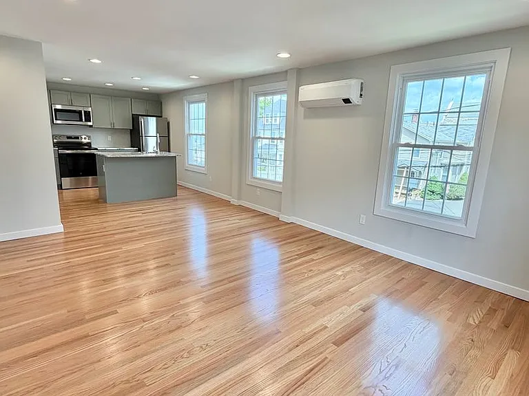 18 Cedar St — Photo 5