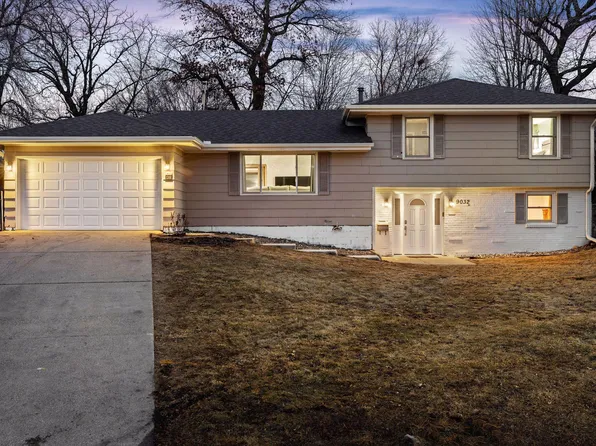 9032 Kell Cir, Bloomington, MN 55437